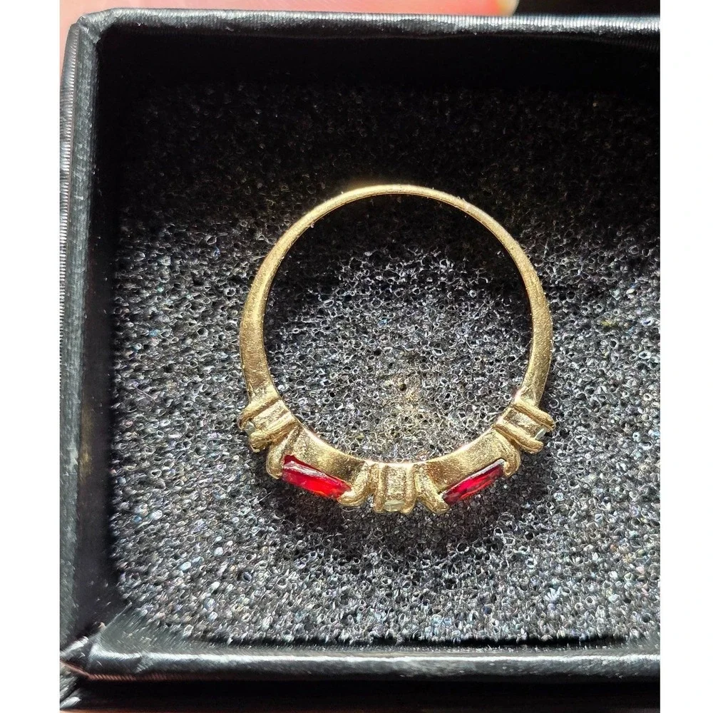 Vintage Red & Clear Rhinestone Ring Size‎ 7 Gold Tone Prong Set Stacking Band